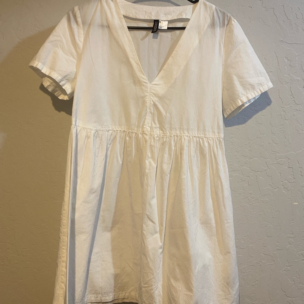 White V-Neck Short Sleeve Dress